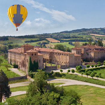 Soggiorni con possibilità di voli in mongolfiera, tour con Bus Navetta